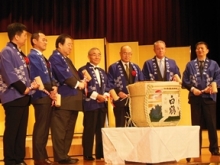 日本生物鏡割り