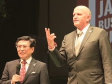 07モリンダ黄木社長とケリー・オルセン