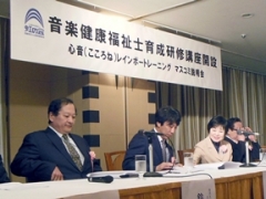 03虹の会　会見