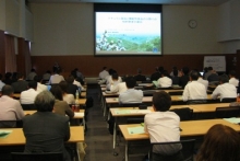 会場には約100名が集まった